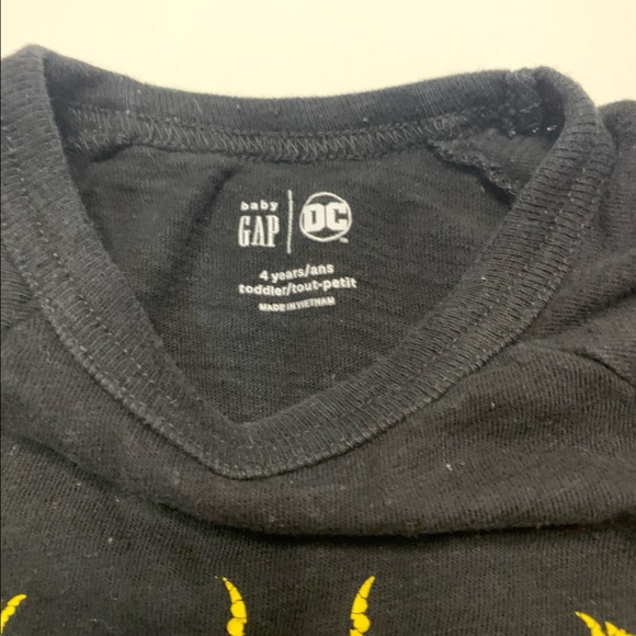 Baby Gap Black Batman T-shirt with Grey Detachable Cape. Size 4 - Picture 3 of 5
